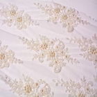 Le tissu l'épousant blanc nuptiale de dentelle de broderie adapté aux besoins du client a perlé le polyester de 20%